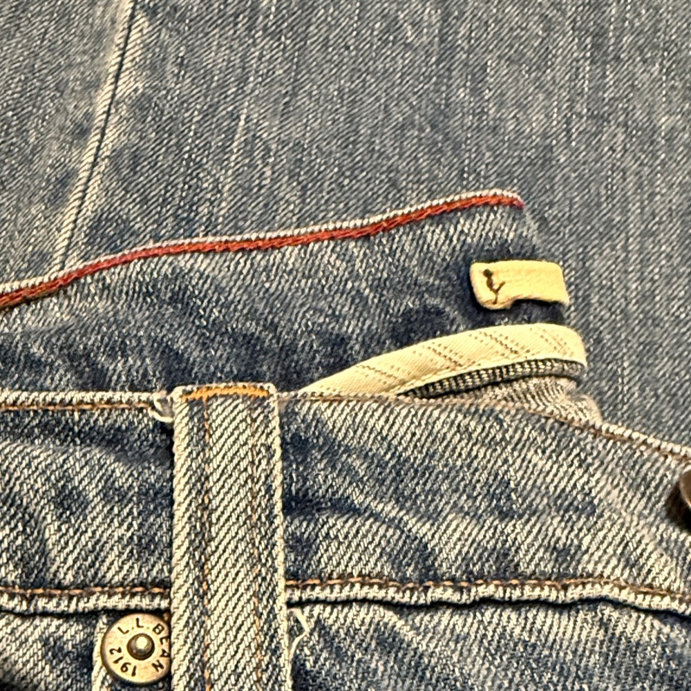 L.L. Bean Men's Straight Fit Blue Jeans - Picture 7 of 7